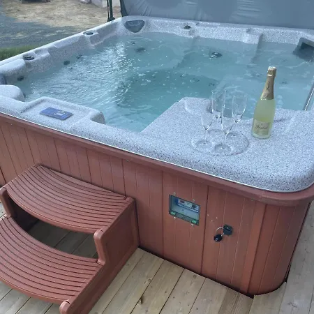 Дом отдыха Exclusive Funkis Cabin, View, Rooftop Terrace, Jacuzzi, Sauna, Close To Golf And Alpine